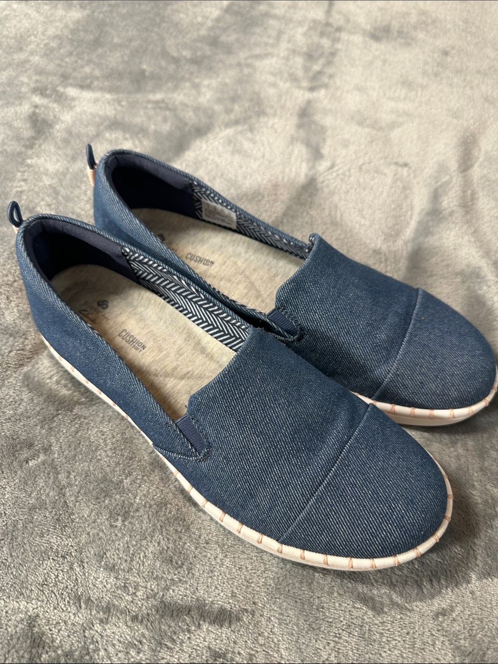 Like New/EUC CLARKS Cloudstepoer Slip-On Shoes in denim Blue  Sz 8 1/2